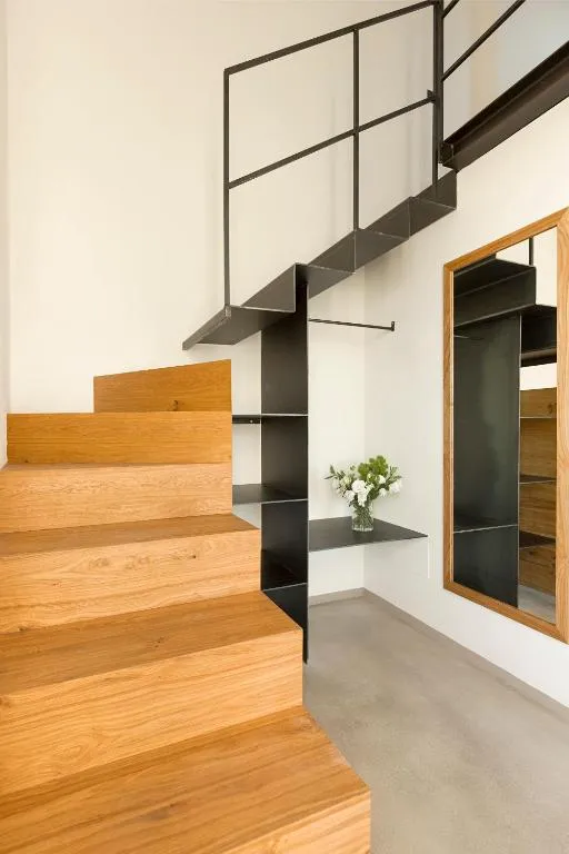 Vertical Suite No. 6, photo 3