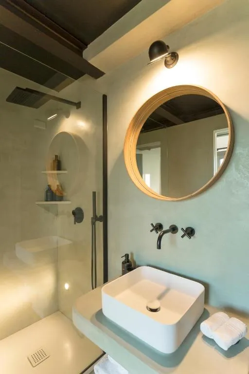 Vertical Suite No. 6, photo 4