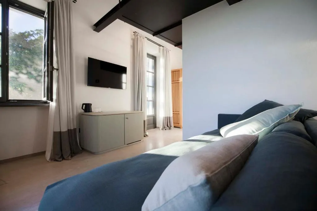 Vertical Suite No. 7, photo 3