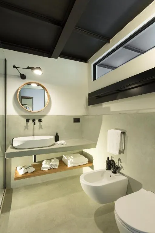 Vertical Suite No. 7, photo 4