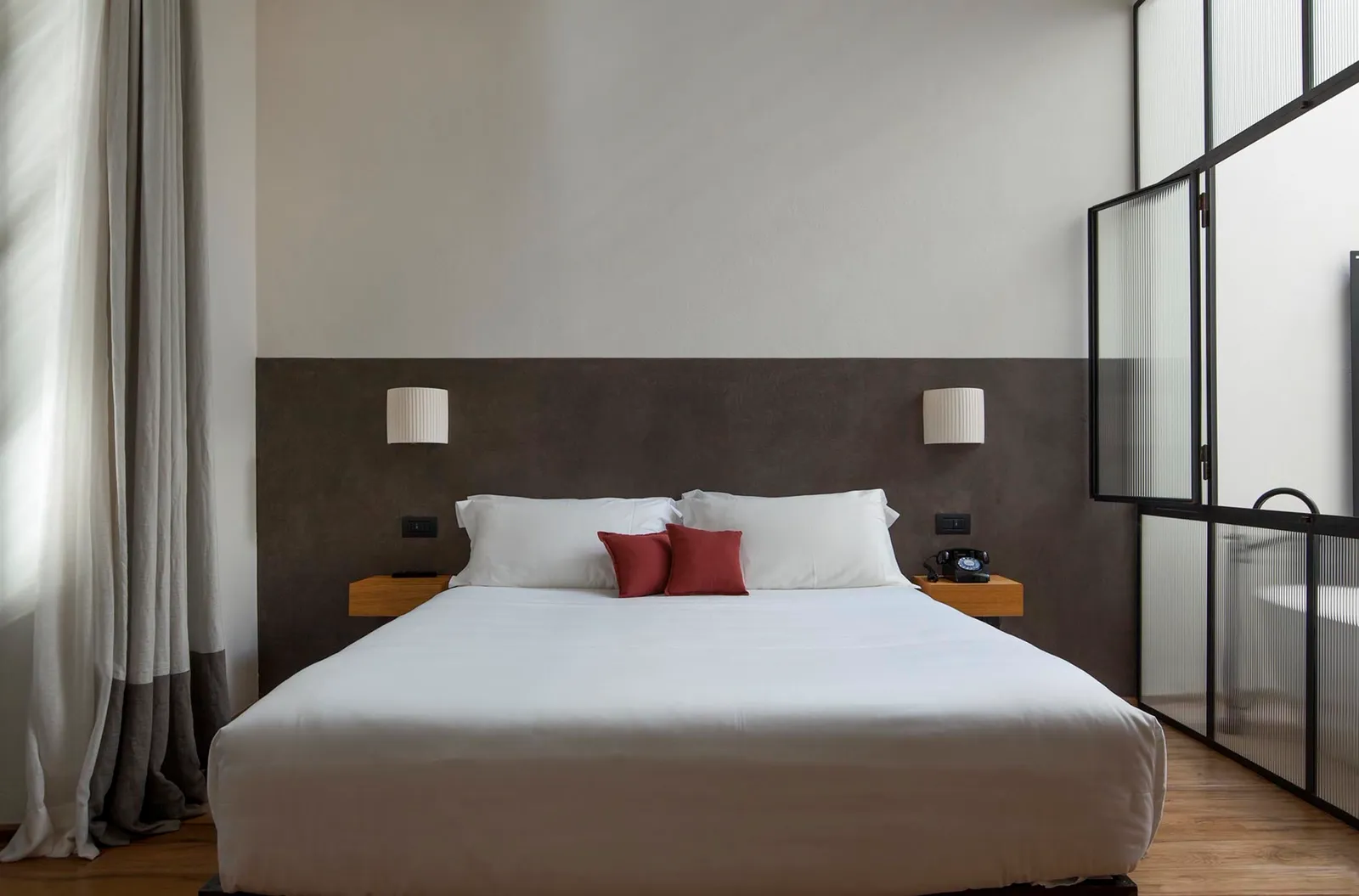 Deluxe Suite No. 8