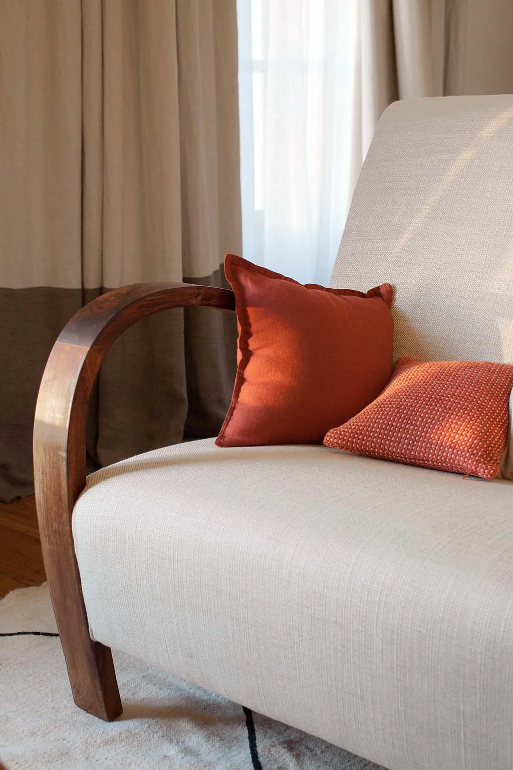 Deluxe Suite No. 8, detail